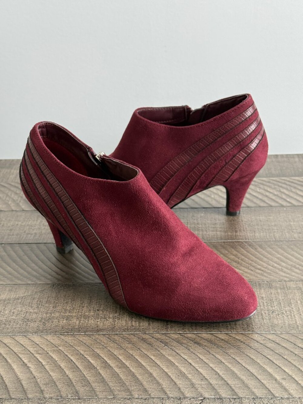 Eva & Zoe Burgundy Evelyn Ankle Boots Size 6.5